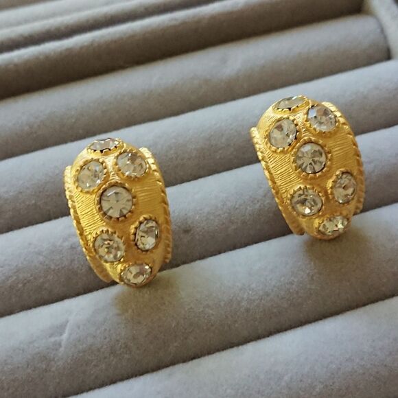 Carolina Herrera Gold Tone with crystals Clip On earrings - Picture 1 of 11